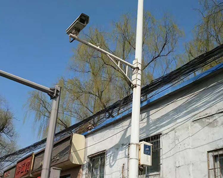 鑫雨杭電器設(shè)備公司：山西道路監(jiān)控桿的使用要點有哪些？