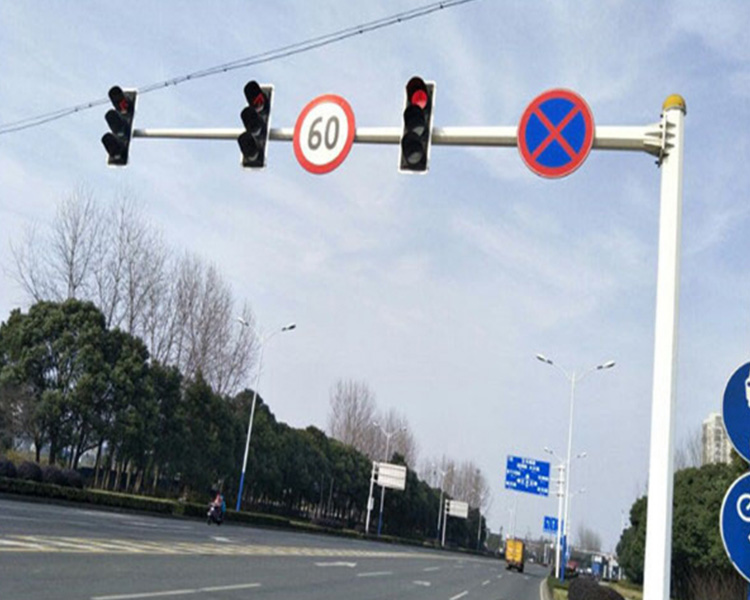 太原鑫雨杭：山西道路監(jiān)控桿的使用要點(diǎn)有哪些？