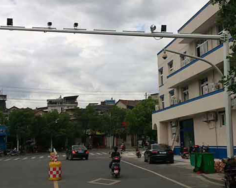 鑫雨杭電器設(shè)備公司求教太原道路監(jiān)控桿應(yīng)該如何挑選？